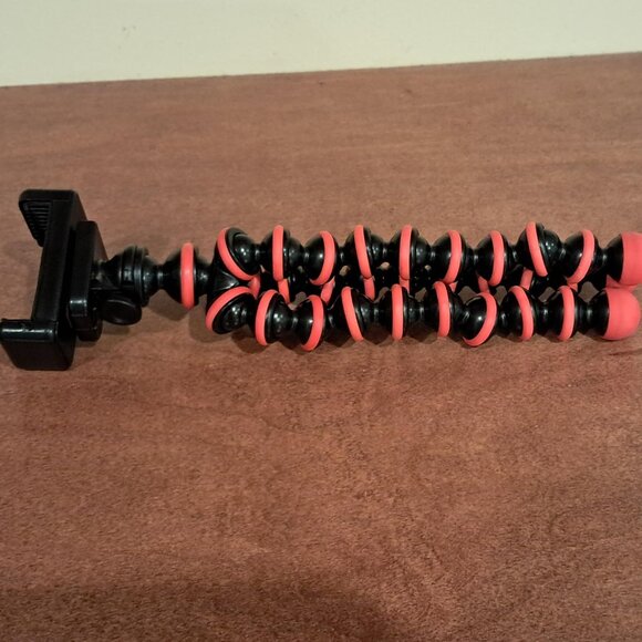 Flexible Tripod for iPhones, Android Devices - Picture 2 of 3